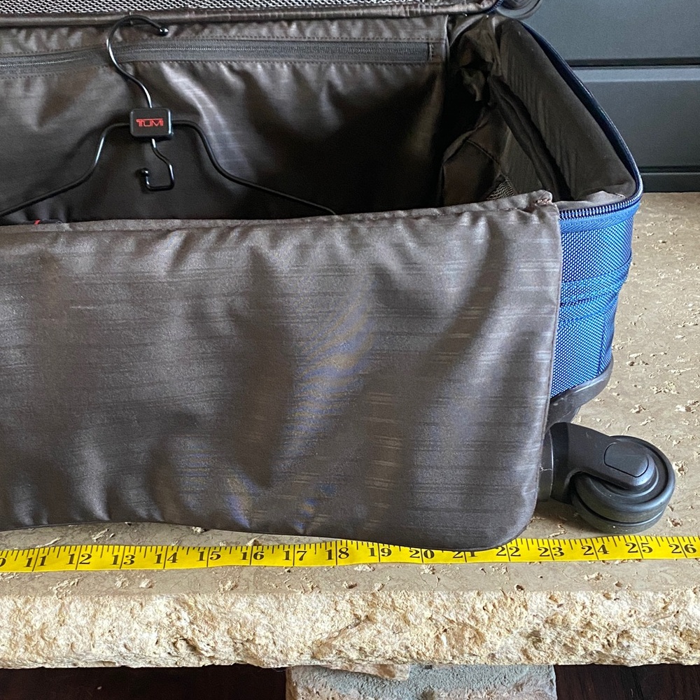 TUMI Short Trip Expandable Navy Spinner Luggage with Telescopic handle - Picture 9 of 15